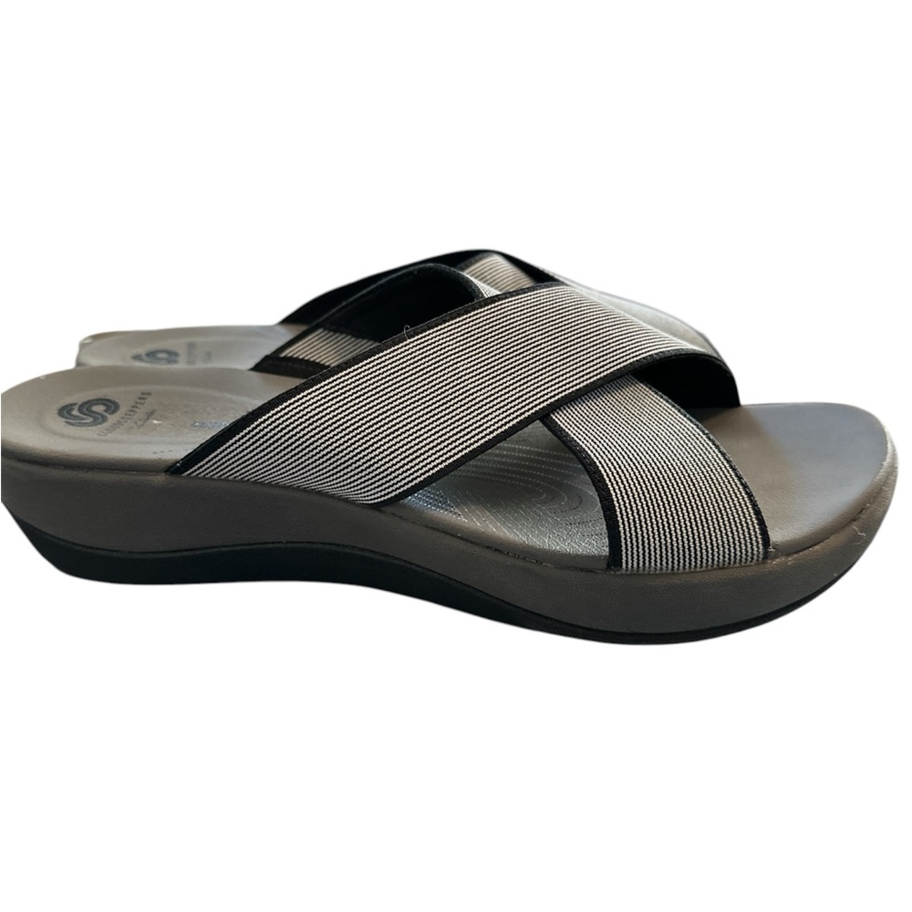 NWOT Clark’s cloudsteppers flip flop sandals